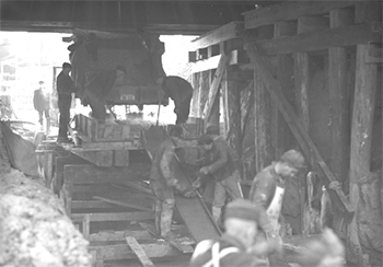 GRAND AVENUE AMES 1936-1938 - Construction Workers